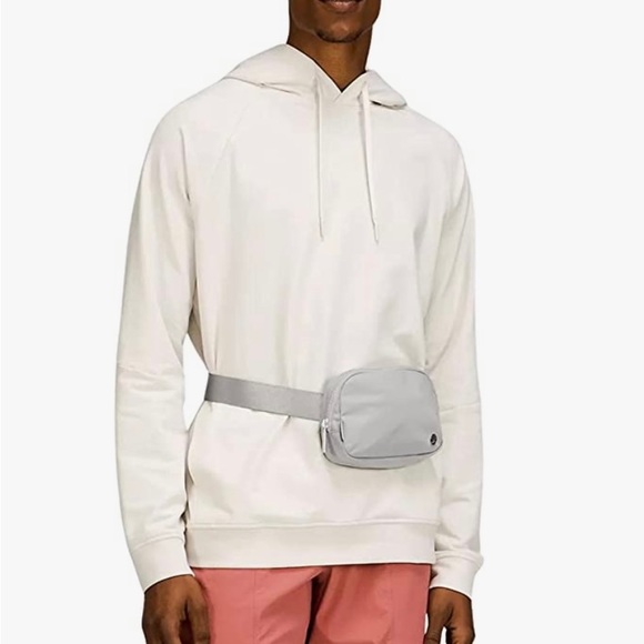 LAST ONE AUTHENTIC BRAND NEW LULULEMON EVERYWHERE BELT BAG -SILVER DROP - Picture 6 of 6